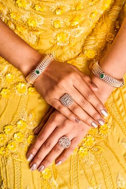 jewelry-on-female-body